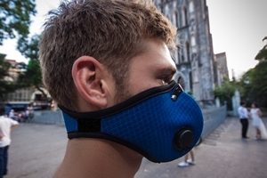 contains model with blue breathable pollution mask 